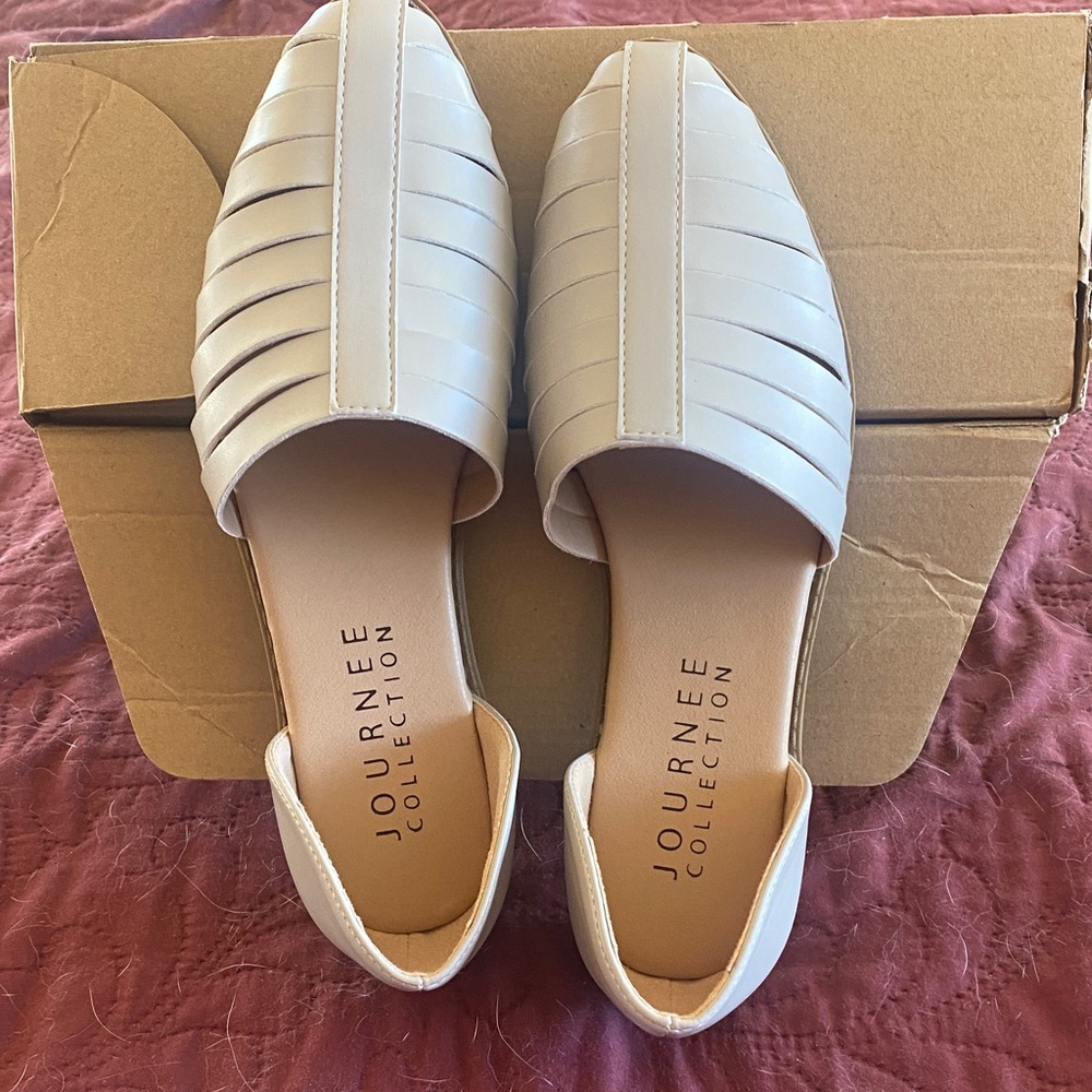 Journee Collection Women's White Flats